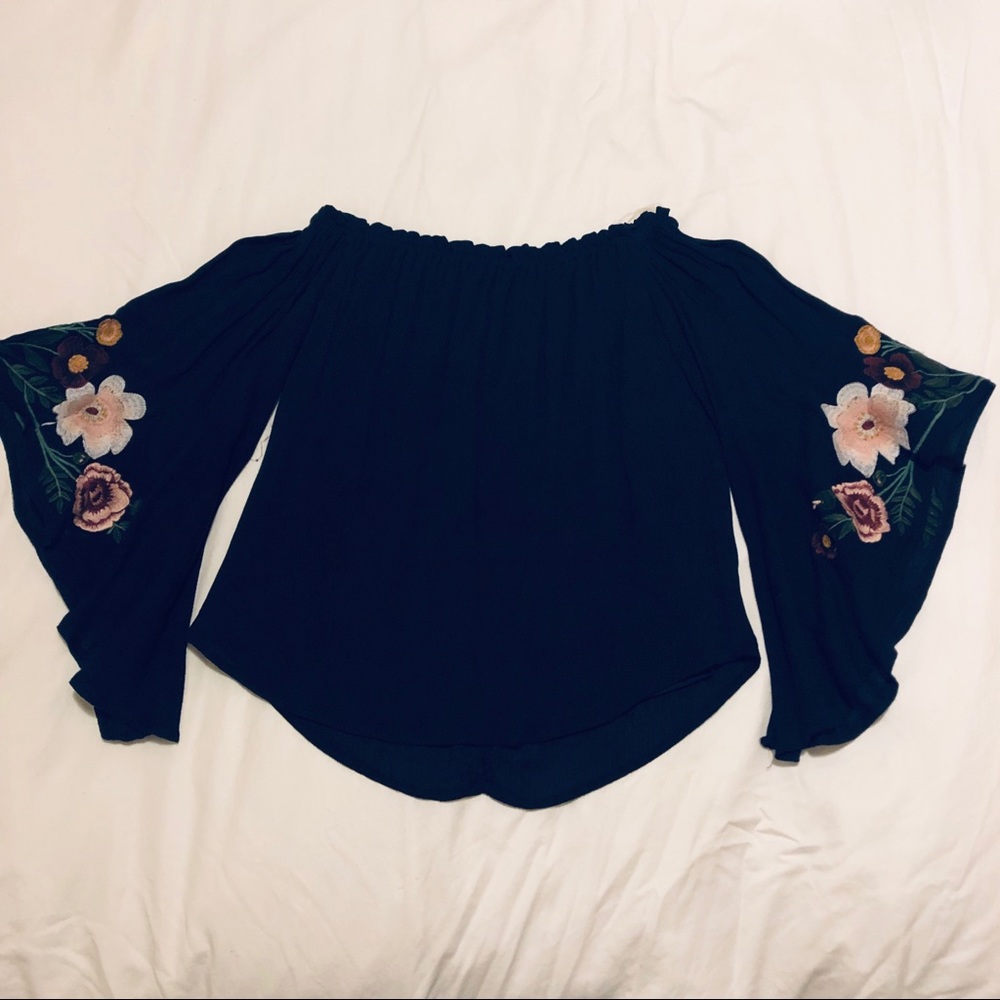 Francesca's navy off-shoulder blouse NWOT